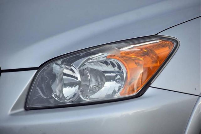 Photo of 2009 Classic Silver Metallic Toyota RAV4