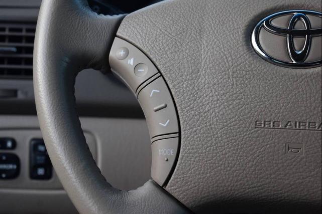 Photo of 2005 Champagne Toyota Sienna