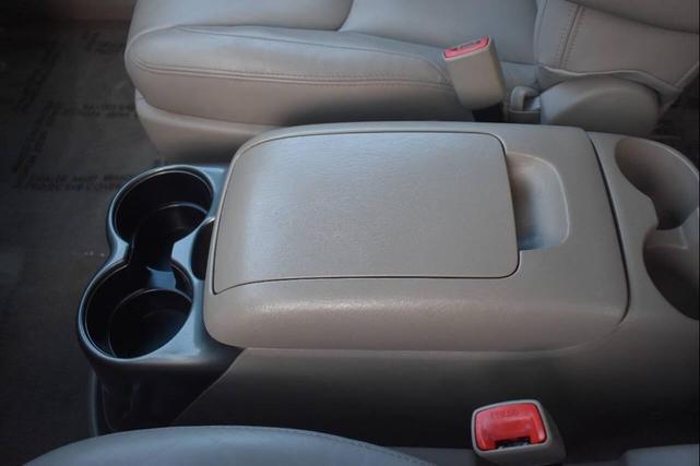 Photo of 2005 Champagne Toyota Sienna