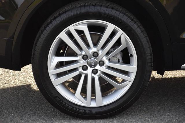 Photo of 2018 Black Audi Q5
