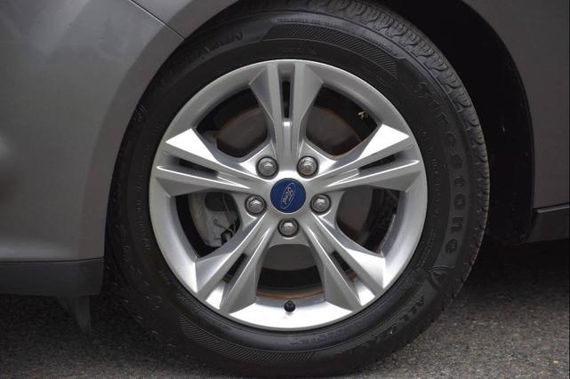 Photo of 2014 Gray Ford Focus