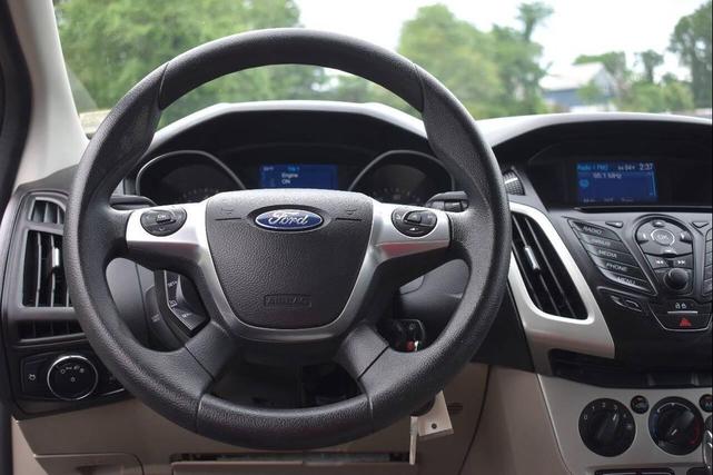 Photo of 2014 Gray Ford Focus