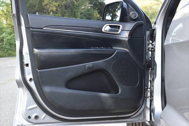 Photo of 2014 Silver Jeep Grand Cherokee