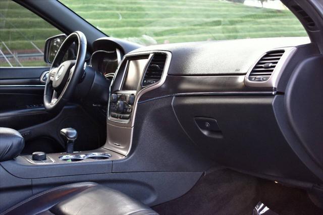 Photo of 2014 Silver Jeep Grand Cherokee