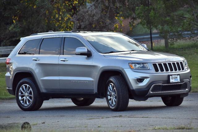 Photo of 2014 Silver Jeep Grand Cherokee