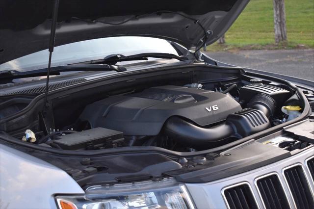 Photo of 2014 Silver Jeep Grand Cherokee