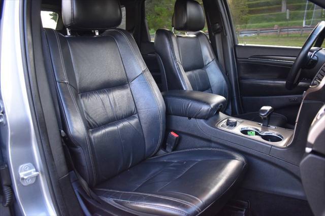 Photo of 2014 Silver Jeep Grand Cherokee