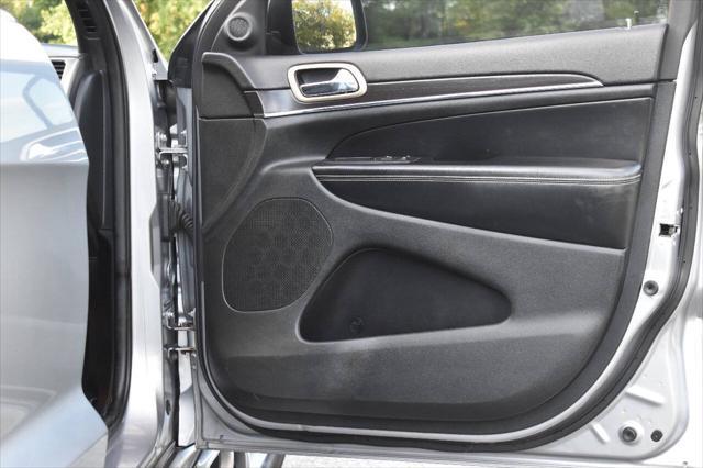 Photo of 2014 Silver Jeep Grand Cherokee