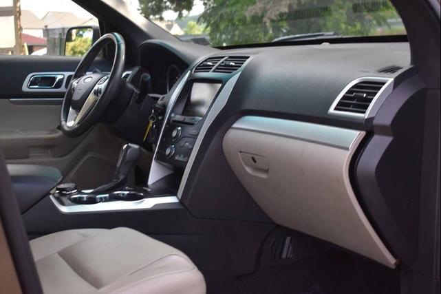 Photo of 2015 Brown Ford Explorer