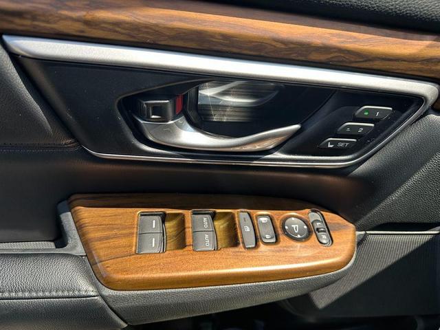 Photo of 2018 White Diamond Pearl Honda CR-V