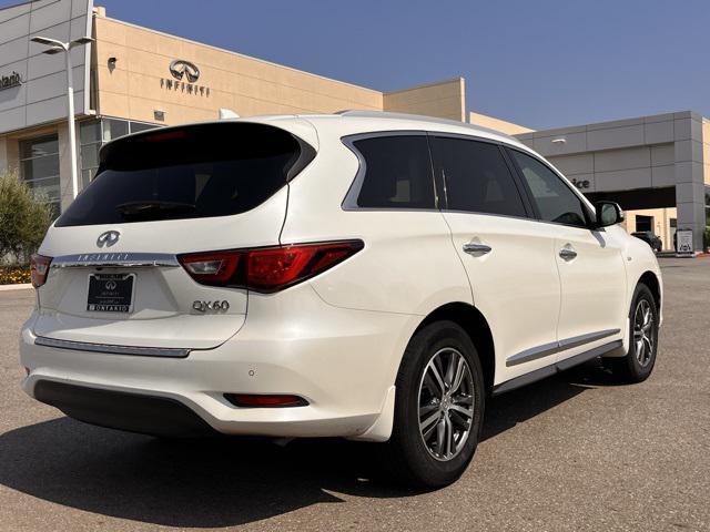 Photo of 2017 Majestic White INFINITI QX60