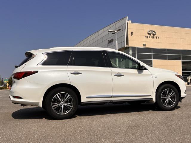 Photo of 2017 Majestic White INFINITI QX60