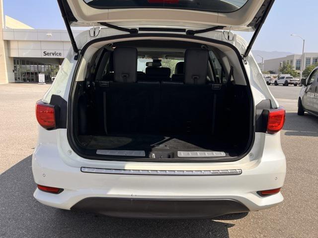 Photo of 2017 Majestic White INFINITI QX60