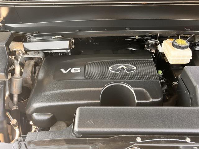 Photo of 2017 Majestic White INFINITI QX60