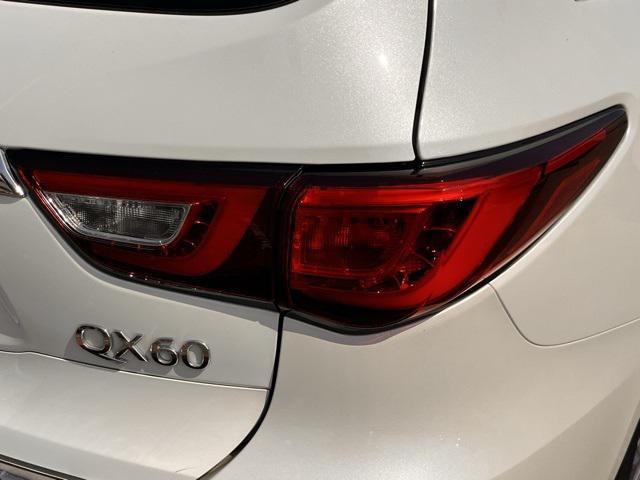 Photo of 2017 Majestic White INFINITI QX60