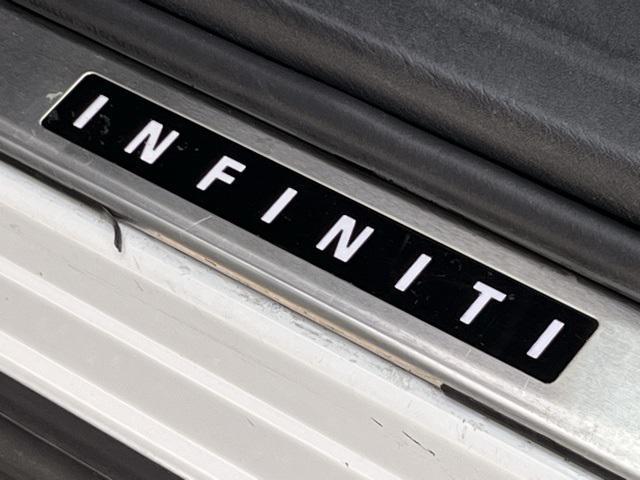 Photo of 2017 Majestic White INFINITI QX60