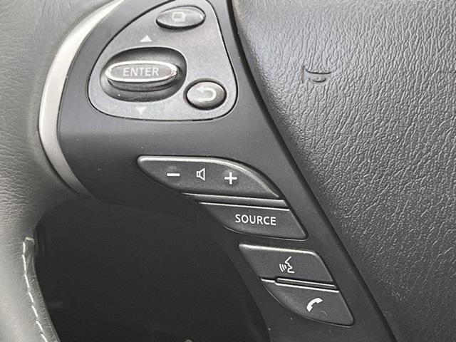 Photo of 2017 Majestic White INFINITI QX60