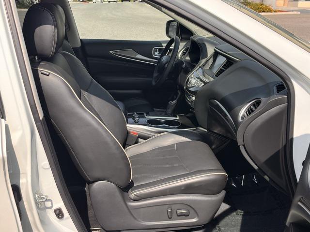 Photo of 2017 Majestic White INFINITI QX60