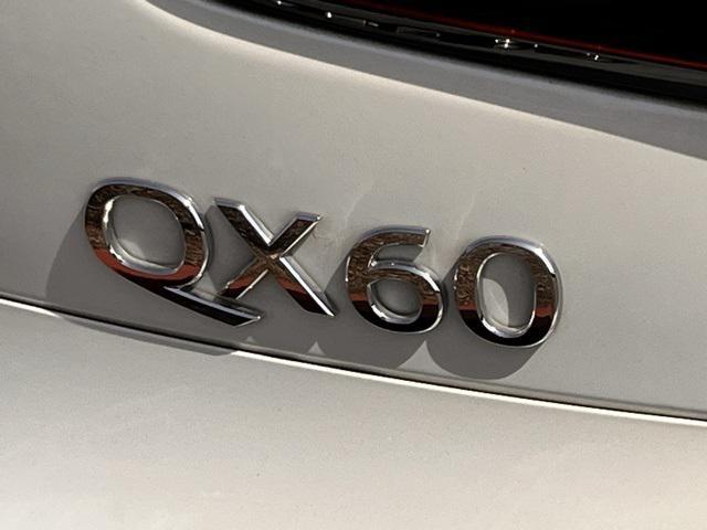 Photo of 2017 Majestic White INFINITI QX60