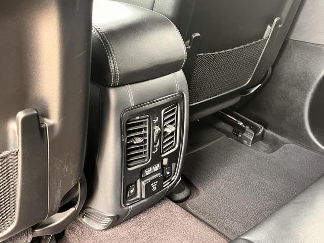 Photo of 2018 Diamond Black Crystal Pearlcoat Jeep Grand Cherokee