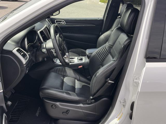 Photo of 2018 Diamond Black Crystal Pearlcoat Jeep Grand Cherokee