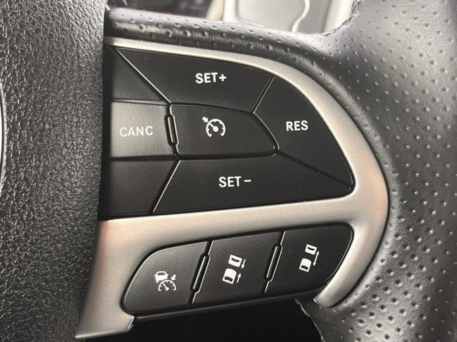 Photo of 2018 Diamond Black Crystal Pearlcoat Jeep Grand Cherokee
