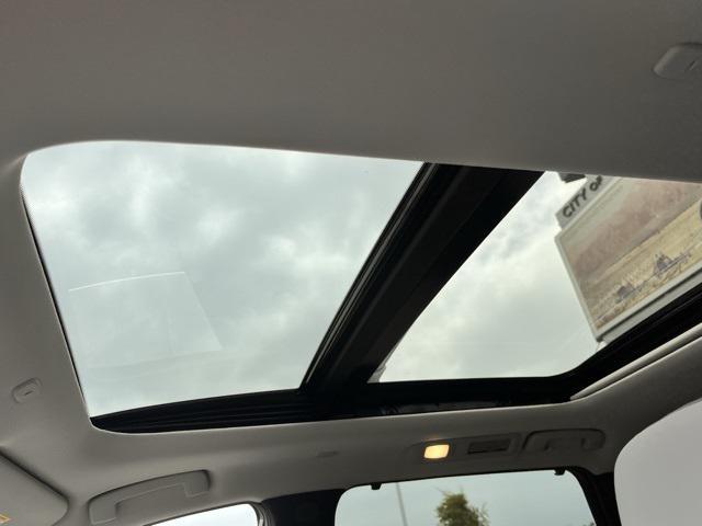 Photo of 2026 Radiant White INFINITI QX60