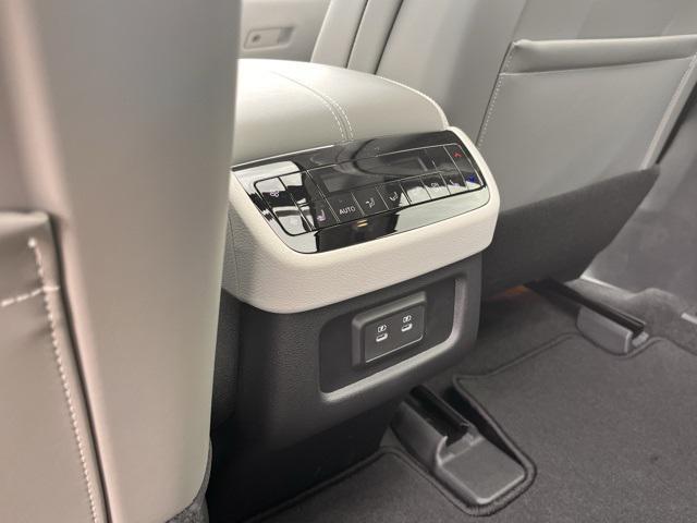 Photo of 2026 Radiant White INFINITI QX60