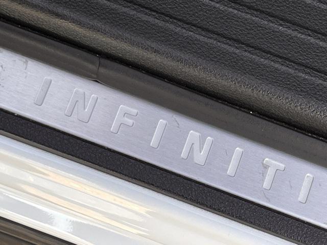 Photo of 2023 Majestic White INFINITI QX60