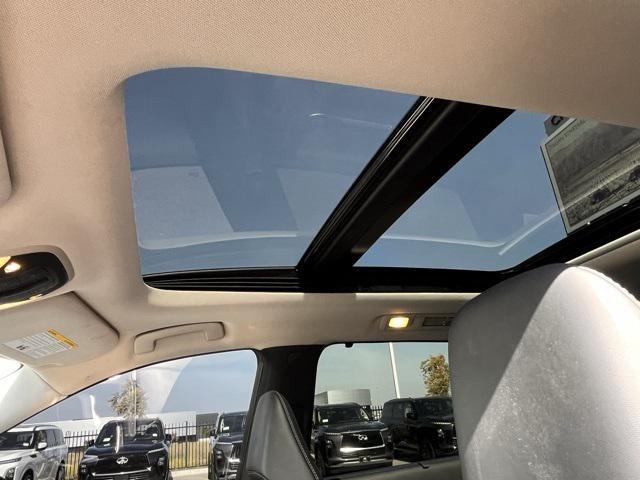 Photo of 2023 Majestic White INFINITI QX60