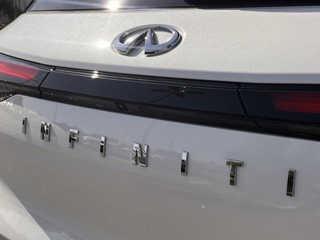Photo of 2023 Majestic White INFINITI QX60