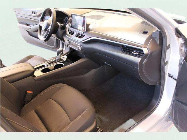 Photo of 2024 Brilliant Silver Metallic Nissan Altima