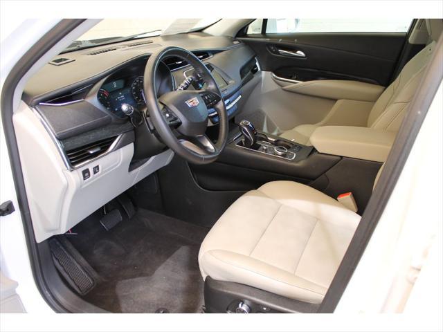 Photo of 2019 Crystal White Tricoat Cadillac XT4
