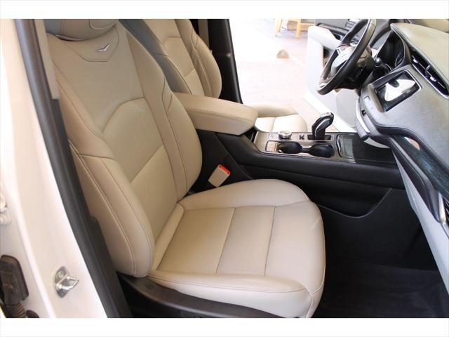 Photo of 2019 Crystal White Tricoat Cadillac XT4