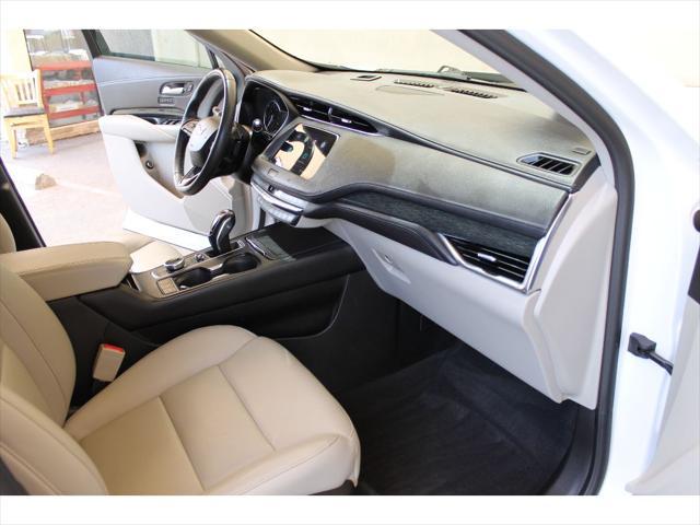 Photo of 2019 Crystal White Tricoat Cadillac XT4