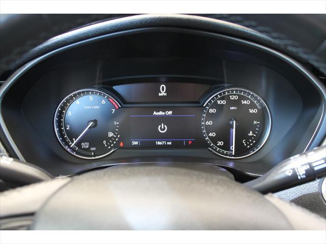 Photo of 2019 Crystal White Tricoat Cadillac XT4