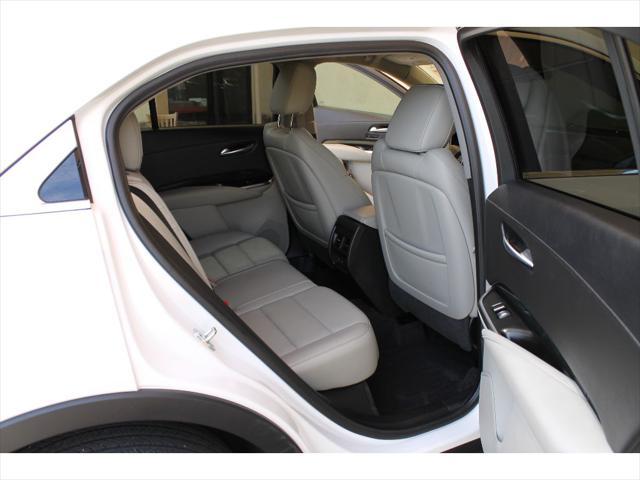 Photo of 2019 Crystal White Tricoat Cadillac XT4