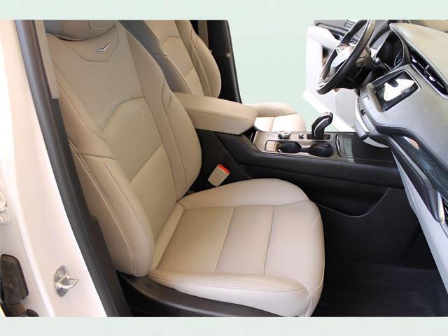 Photo of 2019 Crystal White Tricoat Cadillac XT4
