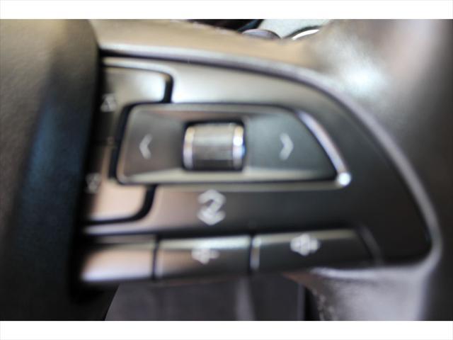 Photo of 2019 Crystal White Tricoat Cadillac XT4