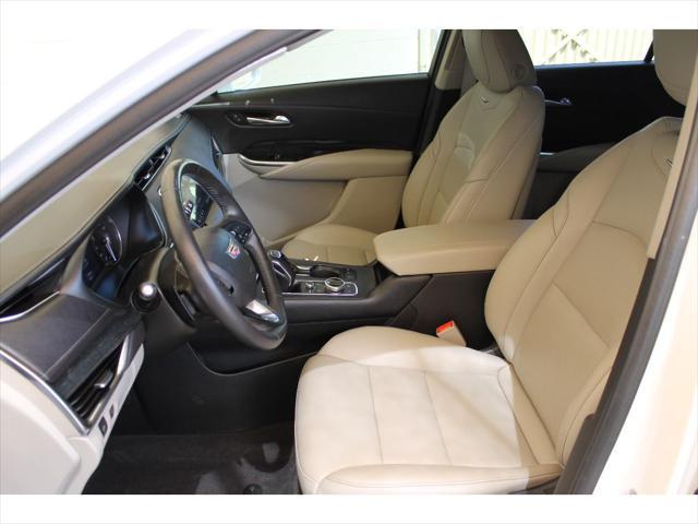 Photo of 2019 Crystal White Tricoat Cadillac XT4