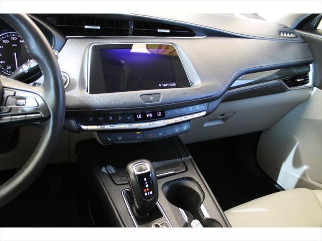 Photo of 2019 Crystal White Tricoat Cadillac XT4