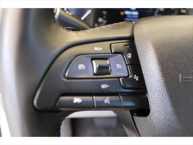 Photo of 2019 Crystal White Tricoat Cadillac XT4