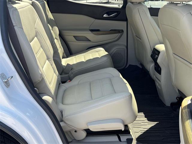 Photo of 2017 White Frost Tricoat GMC Acadia