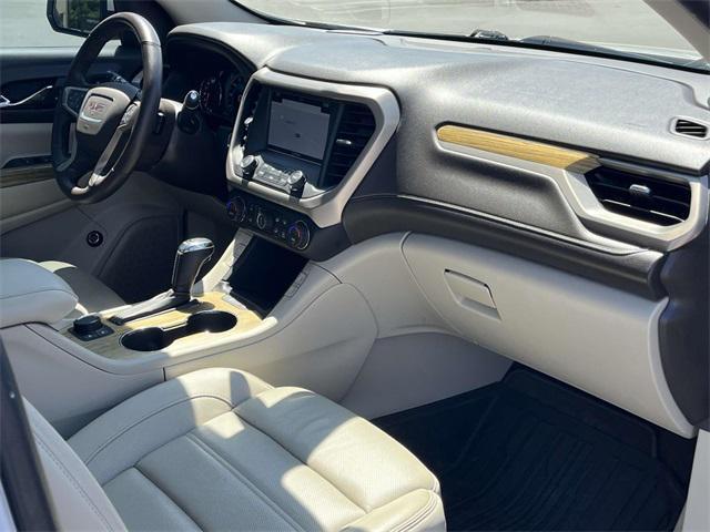 Photo of 2017 White Frost Tricoat GMC Acadia