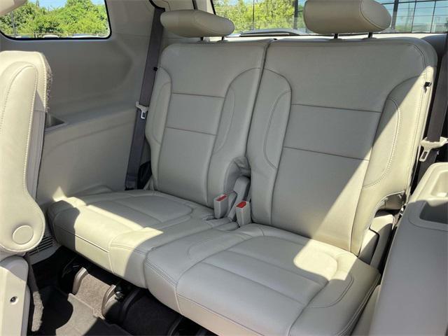Photo of 2017 White Frost Tricoat GMC Acadia