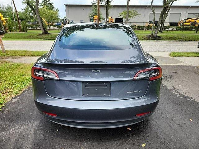 Photo of 2023 Silver Metallic Tesla Model 3