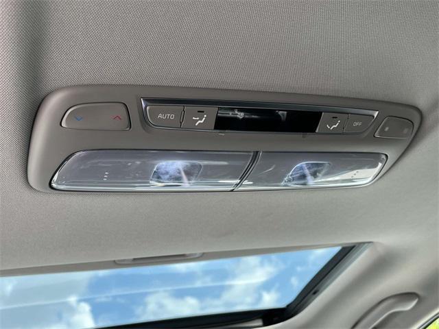 Photo of 2022 Dark Moss Kia Telluride