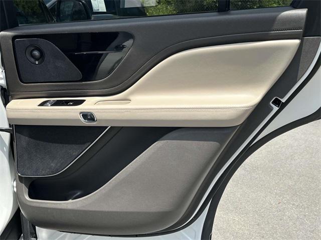 Photo of 2020 White Lincoln Aviator