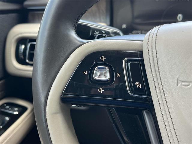 Photo of 2020 White Lincoln Aviator