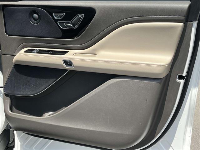 Photo of 2020 White Lincoln Aviator